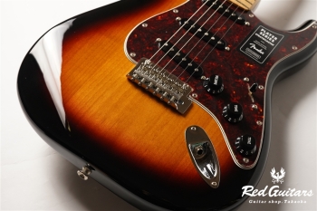 Limited Edition Player Stratocaster - 3 Color Sunburst